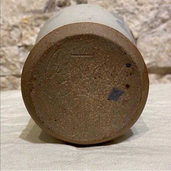 Hand-Thrown Vase – Soft Grey & Ochre Brushwork - Picture 3 of 8